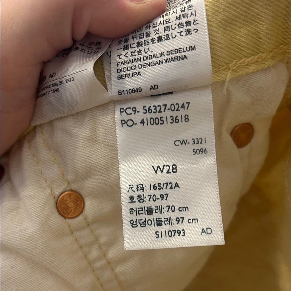 Yellow Levi’s Jean shorts size 28 - Picture 7 of 7